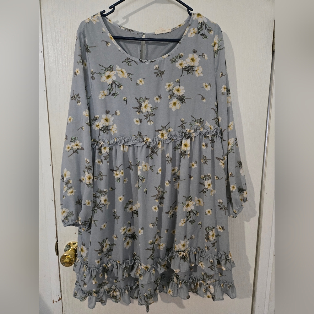 Large Entro Floral Dress in Bluish Gray And White.